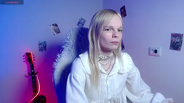 Snapshot of Emily_Nyaffee chatting on March 2026 04:28:02 AM Emily Nyaffee online show from March 2026 04:28:02 AM