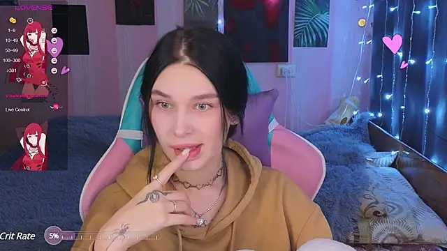 Snapshot of Amanda_Tender chatting on December 2024 09:13:02 PM Amanda Tender online show from December 2024 09:13:02 PM