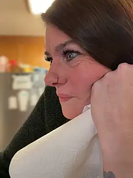 LadyLena1 online show from December 2025 12:07:01 AM