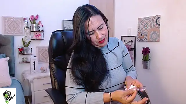 amalia brunette online show from January 2025 11:27:02 PM