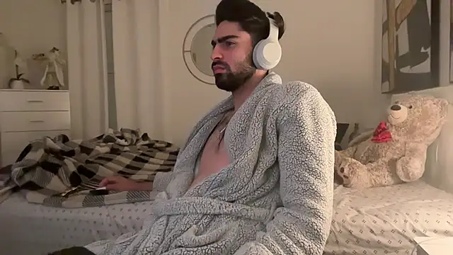 Snapshot of Carlos-195- chatting on November 2025 06:04:02 AM Carlos-195- online show from November 2025 06:04:02 AM