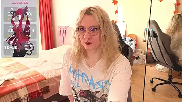 Lori Myaf online show from October 2025 01:29:02 PM