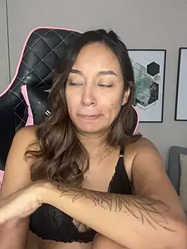 DianaHopson online show from February 2025 06:05:02 PM