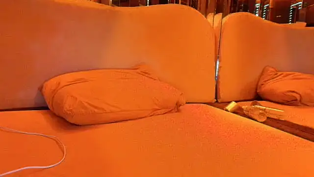 ROXYNL online show from October 2025 07:11:01 PM