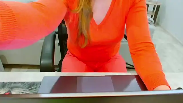 EveLove33 online show from March 2026 05:52:02 PM