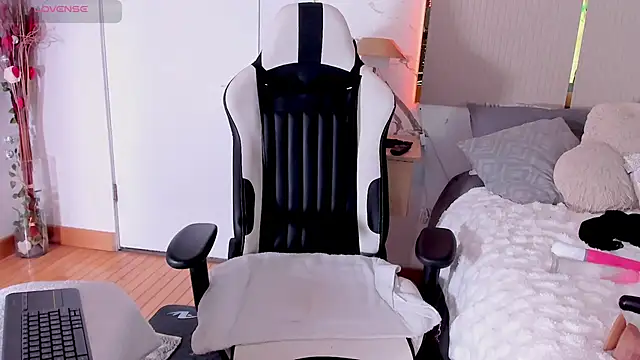 Snapshot of Jadeh_Williams02 chatting on November 2025 07:34:02 PM Jadeh Williams02 online show from November 2025 07:34:02 PM