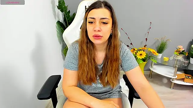 Snapshot of EveEvian chatting on June 2026 01:44:01 PM EveEvian online show from June 2026 01:44:01 PM