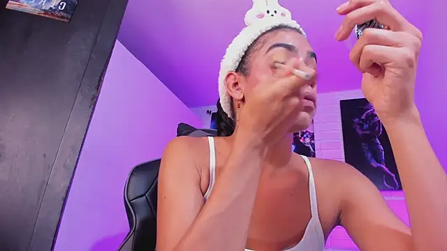 Alahia Rodriguez online show from November 2025 09:39:01 PM