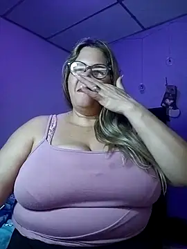 EllisW8 online show from November 2025 11:48:01 PM