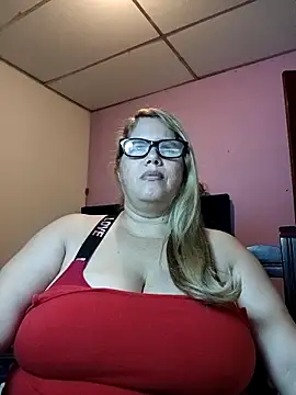 Snapshot of EllisW8 chatting on April 2026 11:14:02 AM EllisW8 online show from April 2026 11:14:02 AM