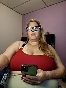 Snapshot of EllisW8 chatting on April 2026 07:58:01 PM EllisW8 online show from April 2026 07:58:01 PM