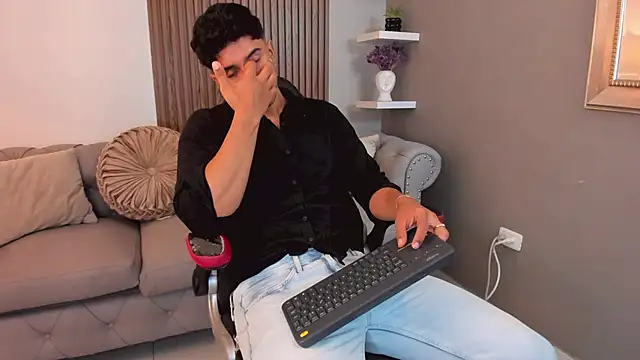 liam collins21 online show from March 2025 12:01:01 PM