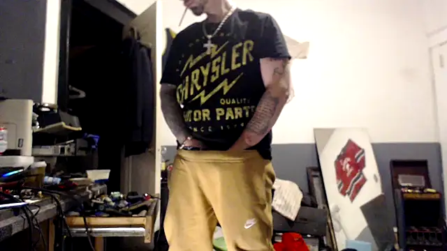 Snapshot of sledge901 chatting on January 2025 05:54:01 AM sledge901 online show from January 2025 05:54:01 AM