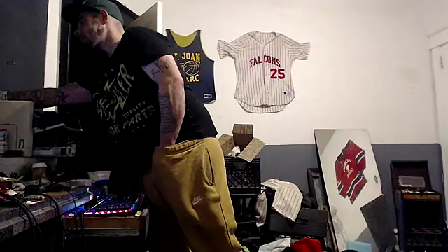 Snapshot of sledge901 chatting on January 2025 04:19:01 AM sledge901 online show from January 2025 04:19:01 AM