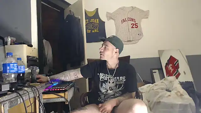 Snapshot of sledge901 chatting on February 2025 08:39:02 AM sledge901 online show from February 2025 08:39:02 AM