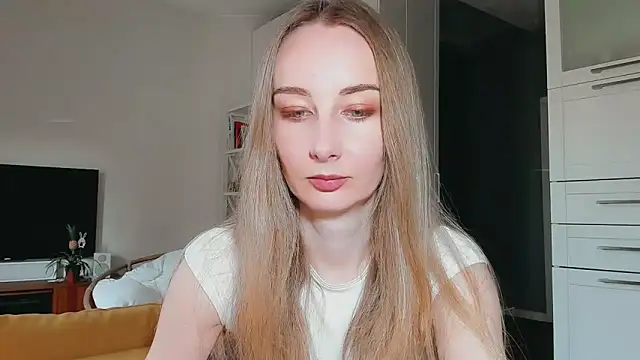 Maiami000 online show from April 2026 01:12:01 PM