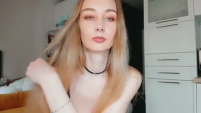 Maiami000 online show from April 2026 10:04:02 AM