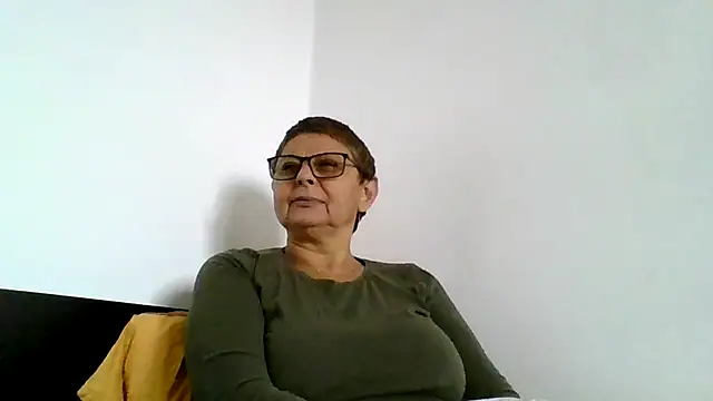 roseblak42 online show from October 2025 12:24:02 PM