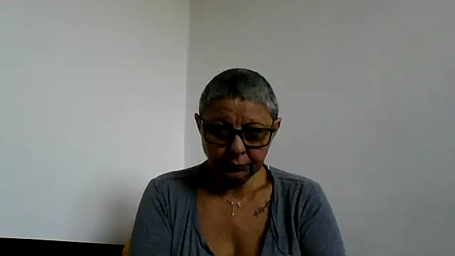 roseblak42 online show from November 2025 10:36:02 AM