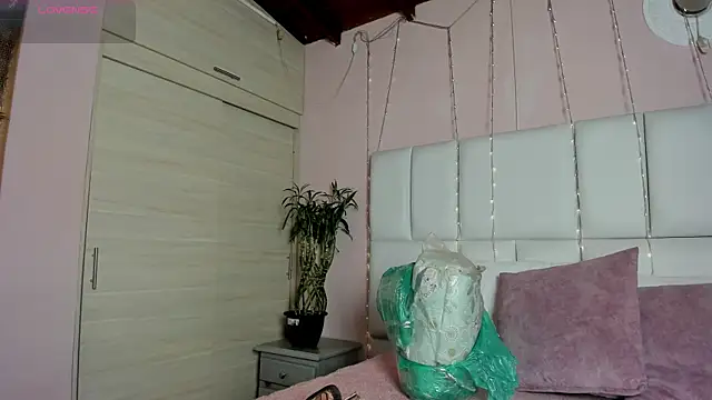 kiana cream online show from March 2025 11:50:02 AM