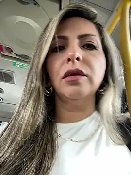 Snapshot of _Abril-Office1 chatting on December 2024 04:09:01 PM Abril-Office1 online show from December 2024 04:09:01 PM