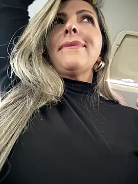 Snapshot of _Abril-Office1 chatting on December 2024 03:00:02 PM Abril-Office1 online show from December 2024 03:00:02 PM