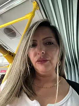 Snapshot of _Abril-Office1 chatting on December 2024 03:30:02 PM Abril-Office1 online show from December 2024 03:30:02 PM