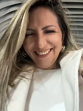 Snapshot of _Abril-Office1 chatting on December 2024 03:26:01 PM Abril-Office1 online show from December 2024 03:26:01 PM