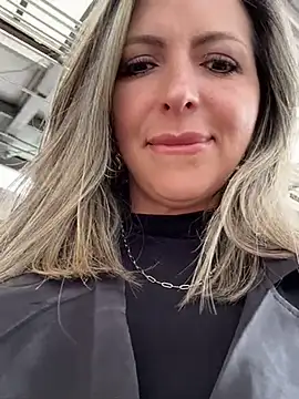 Snapshot of _Abril-Office1 chatting on January 2025 03:28:01 PM Abril-Office1 online show from January 2025 03:28:01 PM