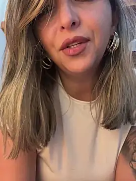 Snapshot of _Abril-Office1 chatting on January 2025 10:03:01 PM Abril-Office1 online show from January 2025 10:03:01 PM