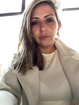 Snapshot of _Abril-Office1 chatting on January 2025 01:02:01 PM Abril-Office1 online show from January 2025 01:02:01 PM