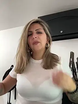 Snapshot of _Abril-Office1 chatting on January 2025 08:43:02 PM Abril-Office1 online show from January 2025 08:43:02 PM