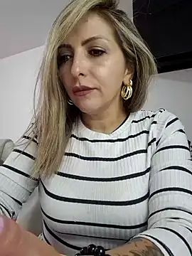 Snapshot of _Abril-Office1 chatting on February 2025 07:22:02 PM Abril-Office1 online show from February 2025 07:22:02 PM