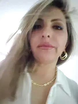 Snapshot of _Abril-Office1 chatting on February 2025 07:52:01 PM Abril-Office1 online show from February 2025 07:52:01 PM