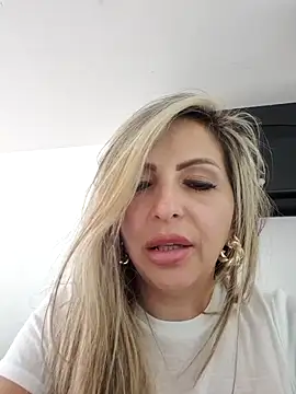 Snapshot of _Abril-Office1 chatting on February 2025 04:20:02 PM Abril-Office1 online show from February 2025 04:20:02 PM