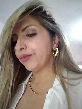 Snapshot of _Abril-Office1 chatting on March 2025 08:38:02 PM Abril-Office1 online show from March 2025 08:38:02 PM
