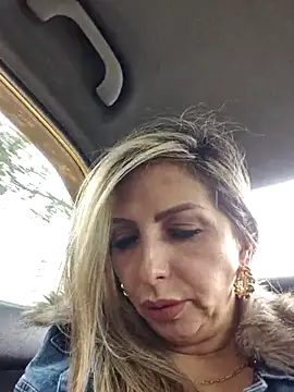 Snapshot of _Abril-Office1 chatting on March 2025 03:56:01 PM Abril-Office1 online show from March 2025 03:56:01 PM