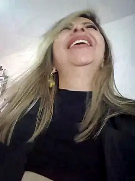 Snapshot of _Abril-Office1 chatting on March 2025 10:17:02 PM Abril-Office1 online show from March 2025 10:17:02 PM