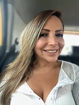 Snapshot of _Abril-Office1 chatting on September 2025 03:05:01 PM Abril-Office1 online show from September 2025 03:05:01 PM