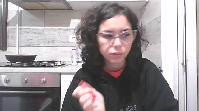 LovelyJulliette online show from November 2025 04:18:02 PM