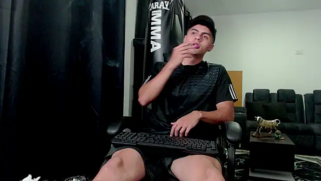 Stiven CL online show from November 2025 05:40:01 AM