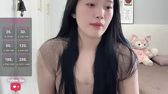 Snapshot of rose-u chatting on May 2026 01:32:02 AM rose-u online show from May 2026 01:32:02 AM