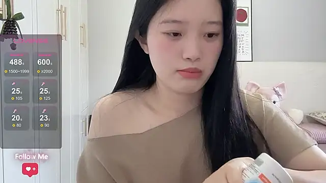 Snapshot of rose-u chatting on May 2026 01:11:01 AM rose-u online show from May 2026 01:11:01 AM