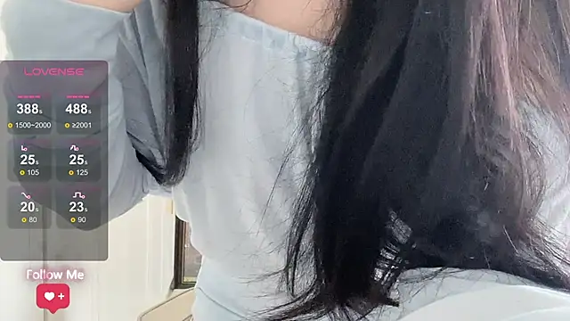 Snapshot of rose-u chatting on May 2026 01:14:02 AM rose-u online show from May 2026 01:14:02 AM
