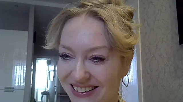 Snapshot of ZarinaSwift chatting on February 2026 04:41:01 AM ZarinaSwift online show from February 2026 04:41:01 AM