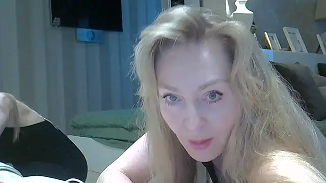 ZarinaSwift online show from April 2026 07:56:01 AM