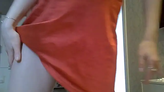 Snapshot of ZarinaSwift chatting on May 2026 06:21:03 AM ZarinaSwift online show from May 2026 06:21:03 AM