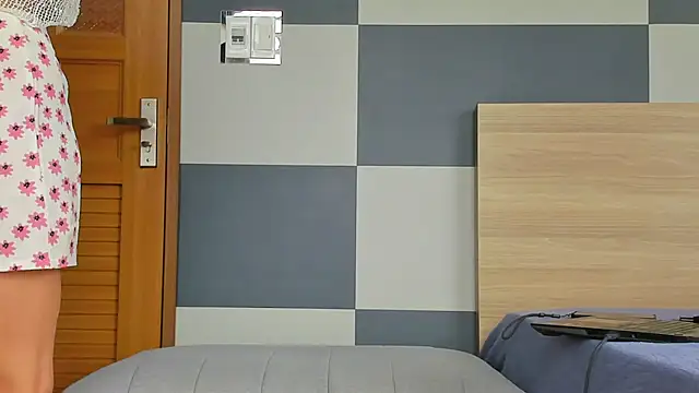 Kiera Thomas online show from December 2025 06:44:02 AM