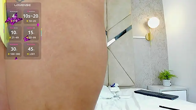 LiaVelez online show from September 2025 01:35:01 PM