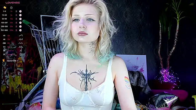 Snapshot of little_grinch666 chatting on January 2025 09:25:01 PM little grinch666 online show from January 2025 09:25:01 PM